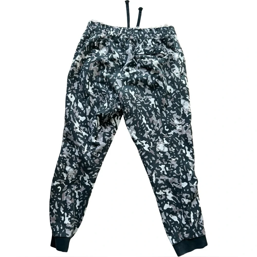 Nike Women’s Rare Print Jogger Sweatsuit 2-Piece. Size L